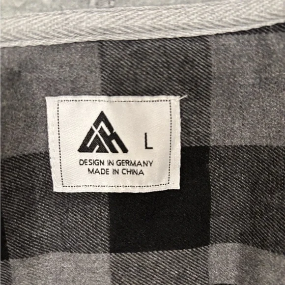 Black and Gray Men’s Plaid Button-Up Hoodie size large - Picture 7 of 10